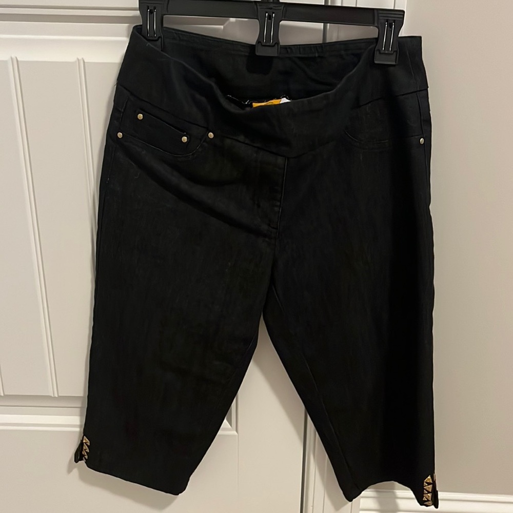 Closet Closeout. NWT Ruby Rd. Denim Capris Size 8P. 80%off retail. Final Price.